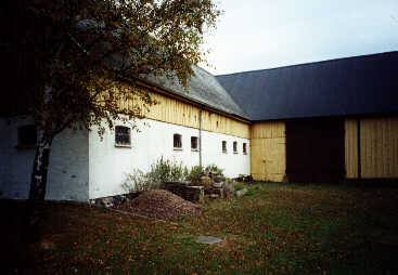 Stallet och ladan från sydväst